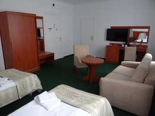 Отель Hotel Wkra Дзялдово Двухместный номер с 2 отдельными кроватями-1
