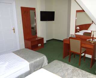 Отель Hotel Wkra Дзялдово Двухместный номер с 2 отдельными кроватями-5